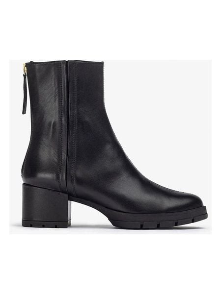 Unisa Skórzane botki w kolorze czarnym rozmiar: 38. Czarne botki damskie Unisa, bez obcasa, bez zapięcia. Za 306.73 zł.