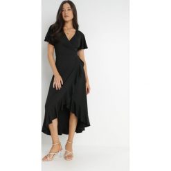 Czarna Sukienka Aediala. Czarne sukienki damskie Born2be, bez wzorów, z tkaniny, bez ramiączek. Za 189.99 zł.