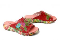 Laura Vita 0007749 SANAO 56 rose, klapki damskie. Czerwone klapki damskie LAURA VITA, bez wzorów, ze skóry, bez obcasa, bez zapięcia. Za 359.90 zł.