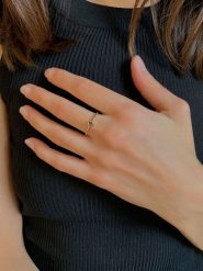 Les Petites Précieuses Pozłacany pierścionek z diamentem rozmiar: 50. Czarne pierścionki damskie Les Petites Précieuses, z diamentem, pozłacane. Za 130.99 zł.