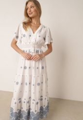 Niebieska Bawełniana Sukienka Boho Zdobiona Etno Haftem i Chwostami Metona. Niebieskie sukienki damskie Born2be, z aplikacjami, z bawełny, boho, bez ramiączek. Za 159.99 zł.