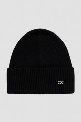 CALVIN KLEIN Czarna wełniana damska czapka z domieszką kaszmiru. Czarne czapki damskie Calvin Klein, bez wzorów, z kaszmiru. W wyprzedaży za 159.99 zł.