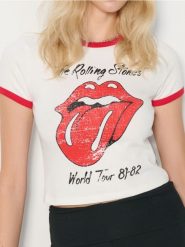 Bawełniana koszulka z nadrukiem The Rolling Stones - czerwony. Czerwone koszulki damskie Sinsay, l, bez wzorów, z bawełny, bez kołnierzyka, bez ramiączek. Za 22.99 zł.