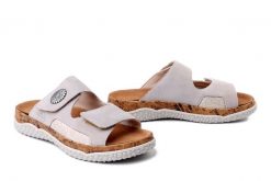 RIEKER V0302-60 beige, klapki damskie. Brązowe klapki damskie Rieker, bez wzorów, bez obcasa, bez zapięcia. Za 279.92 zł.