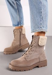 Beżowe Botki Typu Workery na Płaskiej Podeszwie z Barankowym Futerkiem przy Cholewce Nevathira. Brązowe botki damskie Renee, z jeansu, eleganckie, z okrągłym noskiem, bez obcasa, na płaskiej podeszwie, bez zapięcia. Za 99.99 zł.