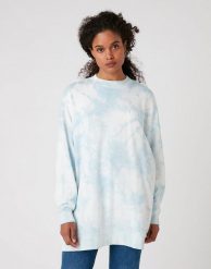 DAMSKA BLUZA MATERIAŁOWA WRANGLER OVERSIZED SWEAT BLUE TIE DYE W6Q4HAB27 112130836. Niebieskie bluzy damskie Wrangler, s, bez wzorów, z materiału, bez kaptura. Za 169.99 zł.