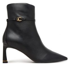Botki Coccinelle. Czarne botki damskie Coccinelle, bez obcasa, na słupku, bez zapięcia. Za 1,299.00 zł.