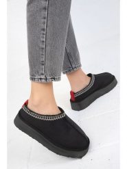 Trendyol Botki w kolorze czarnym rozmiar: 38. Czarne botki damskie Trendyol, z materiału, bez obcasa, na platformie, bez zapięcia. Za 144.92 zł.