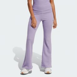 Spodnie Seasonal Essentials French Terry Flared. Czerwone spodnie materiałowe damskie Adidas, bez wzorów. Za 239.00 zł.