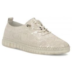 Skórzane półbuty na gumki beżowe Filippo DP7810. Brązowe półbuty damskie Filippo, bez wzorów, ze skóry, bez obcasa, bez zapięcia. Za 169.99 zł.