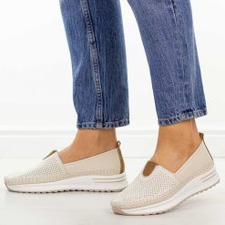 Beżowe ażurowe skórzane półbuty damskie Cambell 07342. Brązowe półbuty damskie Cambell, na jesień, w ażurowe wzory, z jeansu, z okrągłym noskiem, bez obcasa, na płaskiej podeszwie, bez zapięcia. Za 219.00 zł.