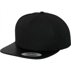 Czapka Snapback Z Płaskim Daszkiem. Czarne czapki z daszkiem damskie FLEXFIT, bez wzorów. Za 95.99 zł.