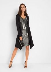 Sukienka shirtowa w optyce 2 w 1, ze zrównoważonej wiskozy. Czarne sukienki damskie bonprix, bez wzorów, z wiskozy, bez ramiączek. Za 127.99 zł.