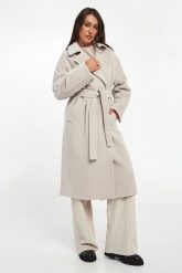 Płaszcz damski z wełny dziewiczej English MARELLA. Płaszcze damskie Marella, bez wzorów, z wełny, bez kaptura. Za 3,499.00 zł.