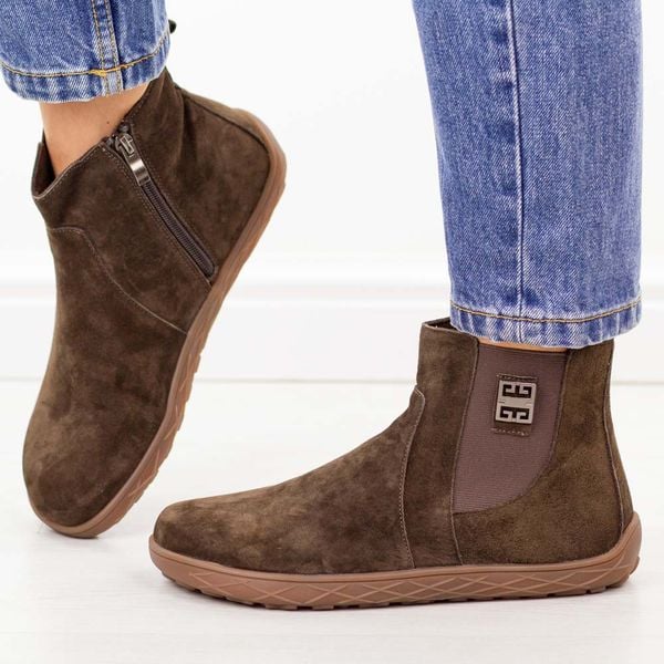 Coffee barefoot skórzane botki damskie Jezzi 554. Brązowe botki damskie Jezzi, na jesień, z gumy, eleganckie, bez obcasa, na płaskiej podeszwie, bez zapięcia. Za 299.00 zł.