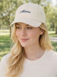 Czapka z daszkiem z haftowanym napisem - beżowy. Brązowe czapki z daszkiem damskie Sinsay, bez wzorów. Za 15.99 zł.