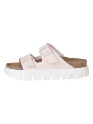 Birkenstock Klapki "Arizona" w kolorze jasnoróżowym rozmiar: 39. Różowe klapki damskie Birkenstock, bez wzorów, z otwartym noskiem, bez obcasa, bez zapięcia. Za 339.00 zł.