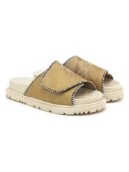 Goby Klapki w kolorze beżowym rozmiar: 37. Brązowe klapki damskie Goby, bez wzorów, z otwartym noskiem, bez obcasa, bez zapięcia. Za 152.99 zł.