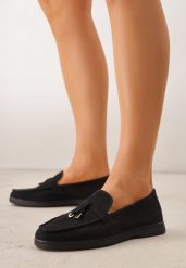 Czarne Mokasyny VICES Casualowe ze Skórzaną Wkładką i Metalowymi Ozdobami Dinsmore. Czarne mokasyny damskie Renee, z materiału, z okrągłym noskiem, bez obcasa. Za 89.99 zł.