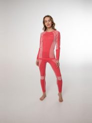 Spodnie damskie Protest CASEY thermo pants. Czerwone spodnie sportowe damskie Protest, na zimę, l, bez wzorów, z materiału, narciarskie. Za 279.99 zł.