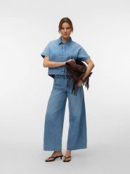Vero Moda Bluzka dżinsowa w kolorze błękitnym rozmiar: M. Niebieskie bluzki damskie Vero Moda, m, bez wzorów, z bawełny, bez kołnierzyka, bez ramiączek. Za 115.95 zł.