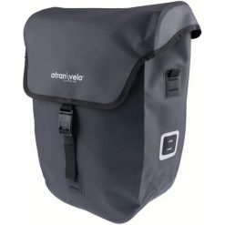 Torba na bagażnik rowerowy „Commuter Side”, wodoodporna. Czarne torby na laptopa ATRAN VELO, bez wzorów. Za 310.30 zł.