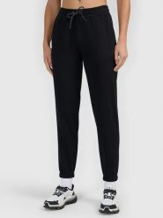 4F Spodnie dresowe w kolorze czarnym rozmiar: S. Czarne spodnie dresowe damskie 4F, s, bez wzorów, z dresówki. Za 114.17 zł.