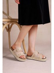 Foreverfolie Klapki w kolorze beżowym rozmiar: 36. Brązowe klapki damskie Foreverfolie, bez wzorów, z otwartym noskiem, bez obcasa, na platformie, bez zapięcia. Za 104.99 zł.