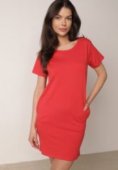 Czerwona Bawełniana Sukienka T-shirtowa o Pudełkowym Kroju Ariesea. Czerwone sukienki damskie Born2be, bez wzorów, z bawełny, eleganckie, bez ramiączek. Za 49.99 zł.