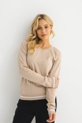 LEKKI SWETER JANE BEŻOWY S - Flawless. Brązowe swetry klasyczne damskie Flawless, l, z bawełny, bez kołnierzyka. Za 273.00 zł.