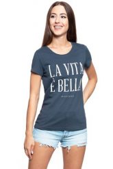 MUSTANG T SHIRT DAMSKI Alexia C Print Blue Nights 1009053 4085. Niebieskie t-shirty damskie Mustang, s, bez wzorów, bez kołnierzyka. W wyprzedaży za 39.99 zł.