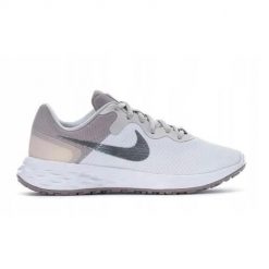 Buty do biegania damskie Nike Revolution 6 NN. Białe obuwie sportowe damskie Nike, z materiału, bez zapięcia, do biegania, Nike Revolution. Za 369.99 zł.