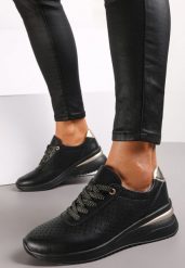Czarne Sneakersy ze Skóry Naturalnej z Ozdobnymi Wstawkami Molma. Czarne obuwie sportowe damskie Renee, z jeansu, bez zapięcia. Za 159.99 zł.