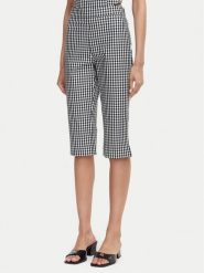 Guess Spodnie capri W6YB35 W4486 Czarny Slim Fit. Czarne spodnie materiałowe damskie Guess, z aplikacjami, z bawełny. Za 344.99 zł.