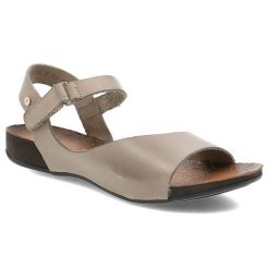 Szare Sandały Armodo Płaskie Obuwie Damskie. Szare sandały damskie Armodo, bez wzorów, ze skóry, bez obcasa, na płaskiej podeszwie, bez zapięcia. Za 259.00 zł.