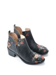 Goby Botki w kolorze czarnym ze wzorem rozmiar: 36. Czarne botki damskie Goby, z materiału, z okrągłym noskiem, bez obcasa, bez zapięcia. Za 304.99 zł.