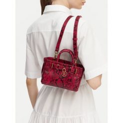 Torebka Tommy Hilfiger. Czerwone torebki klasyczne damskie Tommy Hilfiger, bez dodatków. Za 949.99 zł.