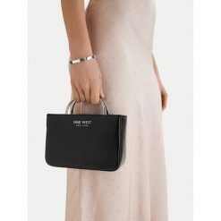 Torebka Nine West. Czarne kuferki damskie Nine West, bez wzorów, bez dodatków. Za 199.99 zł.