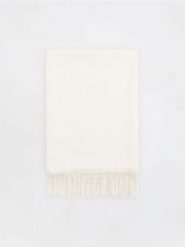 Gładki szalik z wiskozą - kremowy. Białe szaliki damskie Reserved, bez wzorów, z wiskozy. W wyprzedaży za 22.99 zł.