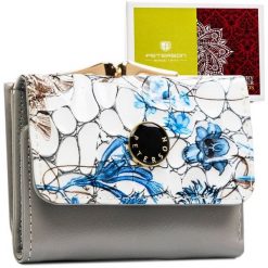 Mały, niebieski portfelik damski ze skóry naturalnej w kwiaty PTN PH32-LFL Peterson. Niebieskie portfele damskie Peterson, bez wzorów, ze skóry. Za 69.99 zł.