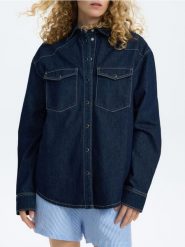 Jeansowa koszula oversize - granatowy. Niebieskie koszule damskie Reserved, l, bez wzorów, z bawełny, bez kołnierzyka, bez ramiączek. W wyprzedaży za 59.99 zł.