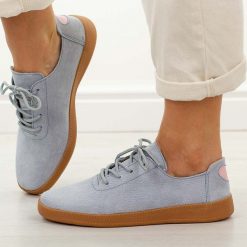 Niebieskie skórzane półbuty damskie T.Sokolski w26-611. Niebieskie półbuty damskie Sokolski, na jesień, bez wzorów, z jeansu, z okrągłym noskiem, bez obcasa, bez zapięcia. W wyprzedaży za 179.10 zł.