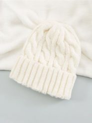 Czapka - kremowy. Białe czapki damskie Sinsay, bez wzorów, z materiału. Za 29.99 zł.