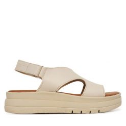 Sandały Tamaris. Białe sandały damskie Tamaris, bez wzorów, bez obcasa, na płaskiej podeszwie, bez zapięcia. Za 369.99 zł.