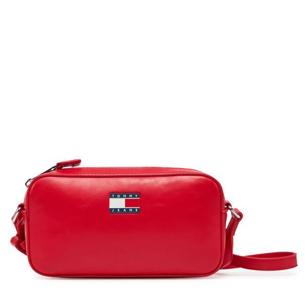 Torebka Tommy Jeans. Czerwone listonoszki damskie Tommy Jeans, bez wzorów, z jeansu, bez dodatków. Za 179.99 zł.