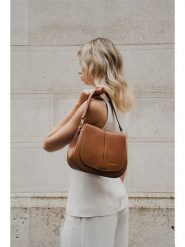 Maison héritage PARIS Skórzana torebka "Lirio" w kolorze jasnobrązowym - 27 x 21 x 8 cm rozmiar: onesize. Brązowe torebki klasyczne damskie maison héritage PARIS, z materiału, przez ramię, bez dodatków. Za 347.99 zł.