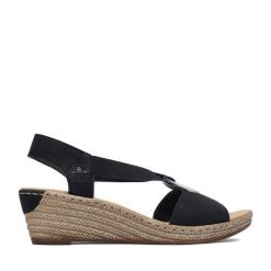 Sandały Rieker. Czarne sandały damskie Rieker, bez wzorów, bez obcasa, na koturnie, bez zapięcia. Za 299.99 zł.