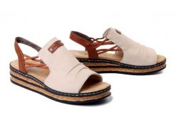 RIEKER 62962-60 beige, sandały damskie. Brązowe sandały damskie Rieker, bez wzorów, bez obcasa, bez zapięcia. Za 299.90 zł.
