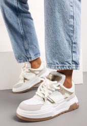 Biało-Złote Klasyczne Sznurowane Sneakersy na Płaskiej Podeszwie z Transparentną Wstawką Famarie. Białe obuwie sportowe damskie Born2be, z materiału, bez zapięcia. Za 99.99 zł.