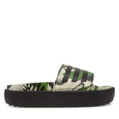 Klapki adidas. Zielone klapki damskie Adidas, bez wzorów, bez obcasa, bez zapięcia. Za 179.99 zł.